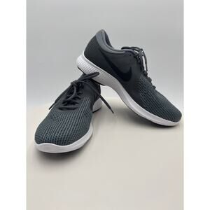 Nike Revolution 4
